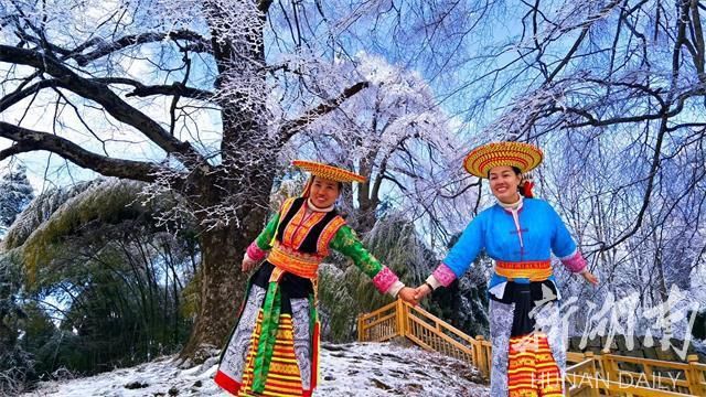  穿岩山|雪峰山上的黎明风景