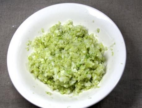大白菜|白菜素馅饺子这做法，拌馅不出水，出锅饺子鲜嫩更多汁，特好吃