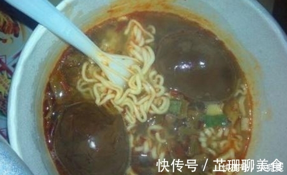 泡面|什么是泡面搭档?最配的不是火腿肠,也不是卤蛋,而是不起眼的它