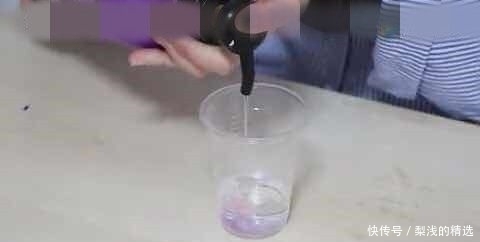 玻璃脏了不用擦,只要用它喷一下,灰尘去光光,不知道太可惜了