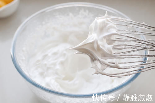 自制圣诞小清新蛋糕，稍加装饰就能惊艳众人，细腻香甜好看又好吃