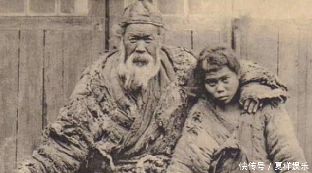 三妻四妾|清末老照片:老百姓饿死街头,王公贵族却三妻四妾,吃饭被人喂!