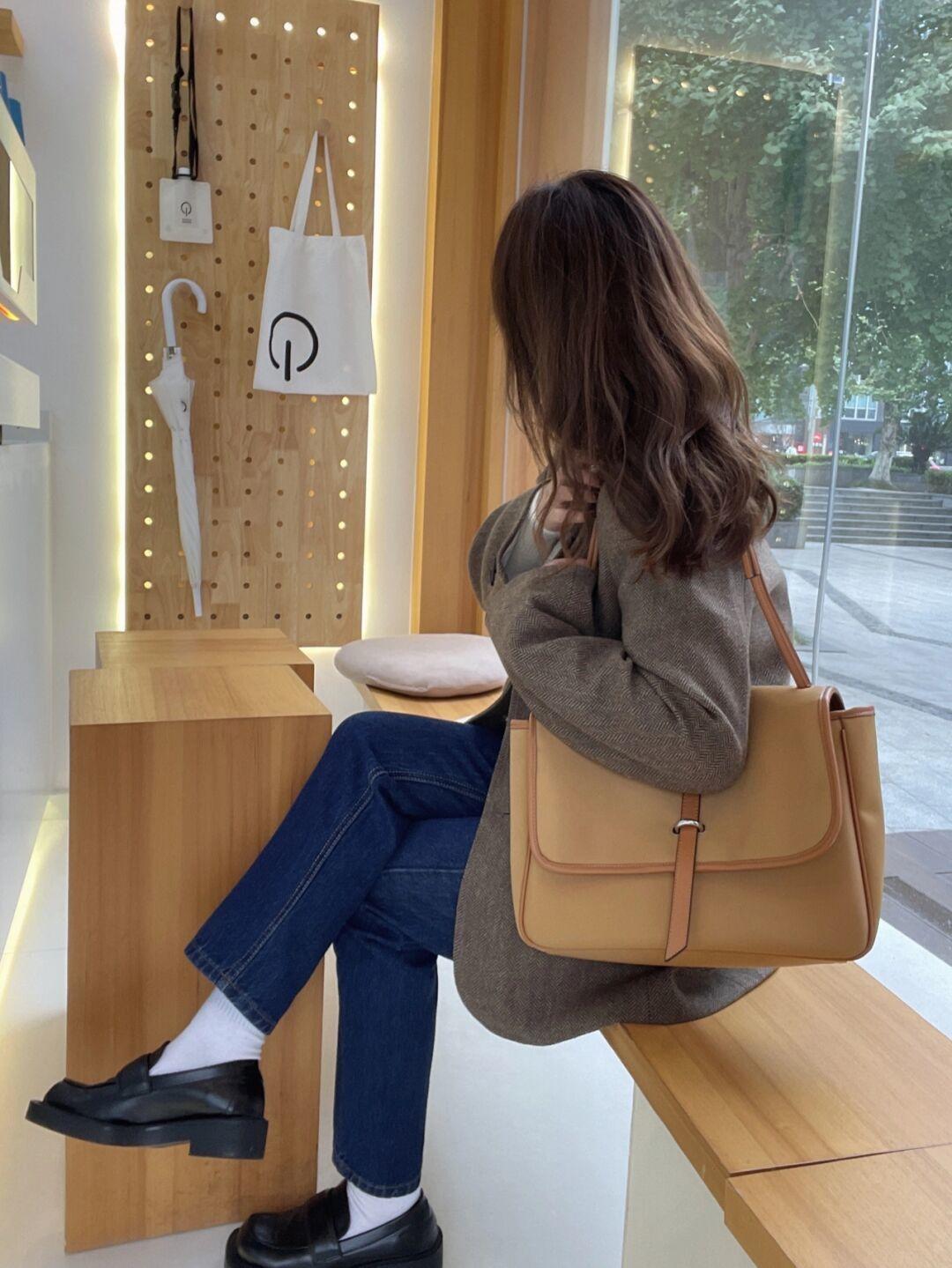 时尚博主|秋冬韩系不露腿穿搭怎么穿?西装格子外套+牛仔裤,复古又时髦!