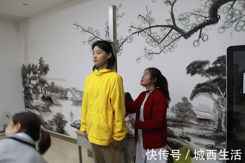 表姐|6岁男孩积食不发育，专家这调料炒菜太多，难怪娃个头矮小