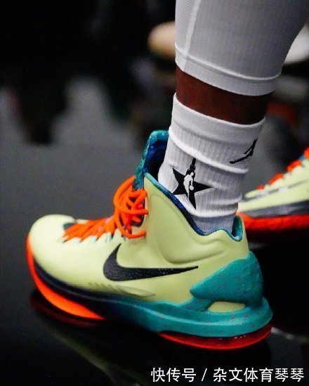 阿迪 东方力量闪耀全明星!老詹换了三双鞋,阿迪太惨,UA是最大赢家?