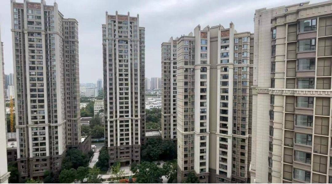 彭师傅|新房电路如何验收？地板“吐灰”怎么处理？封面验房团金牌建议来了