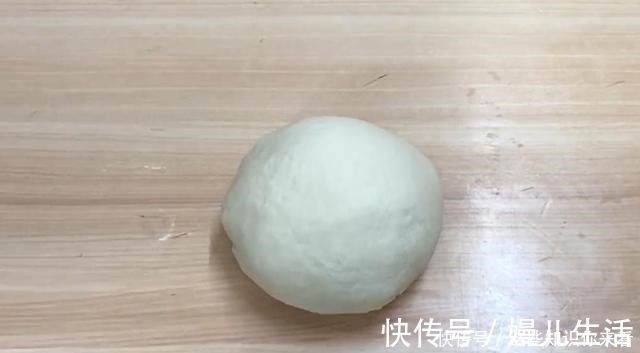 玉米油|教你做绿豆糕，甜而不腻，酥香掉渣，孩子爱吃，简单一次就成功
