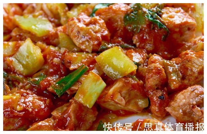 凉拌菜|炒菜时,先放盐还是后放盐?掌握4个小技巧,厨房小白也能做好菜