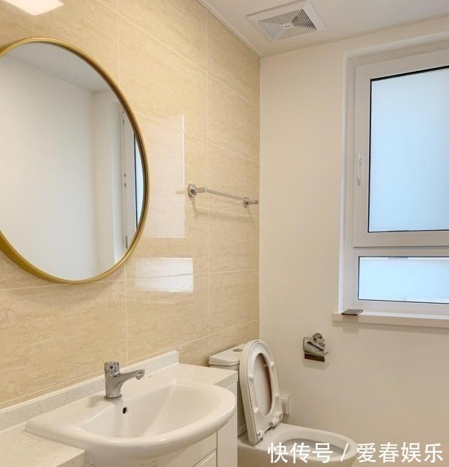 装修|她在玄关做个“落尘区”,衣帽间不要柜体和柜门,谁见过!