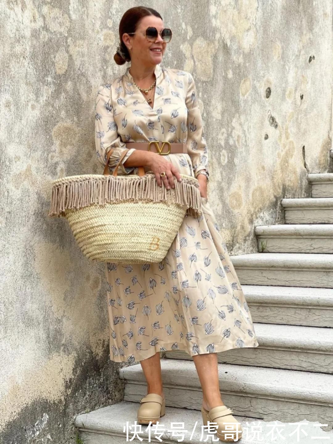 彩色系|腿粗微胖长相平平，这位50岁博主靠搭配美了半辈子，优雅又知性