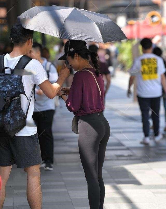 牛仔外套 长腿姑娘适合穿打底裤,简约中透着个性感,更加雅致!