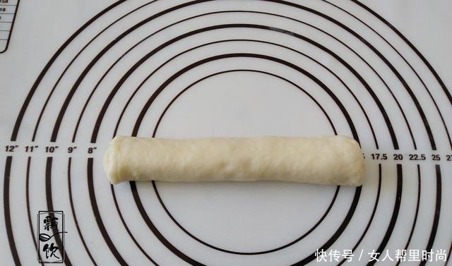 美味面包也能做之有易,简单一卷,撒上料,咸甜有度,早餐的挚爱