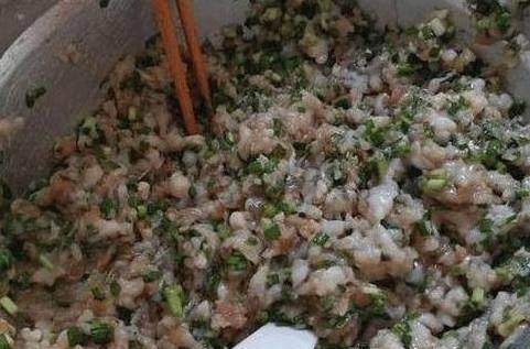 两碗|周末回农村老家,婆婆做的饺子连吃两碗,看到饺子馅一脸惊讶