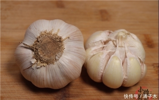 原来剥大蒜这么简单，只要1个啤酒盖，快速去皮又不脏手，真实用