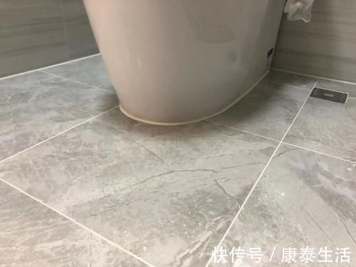 刷厕所|谁说刷厕所又脏又累?我家常备4种清洁剂,轻松搞定厕所卫生