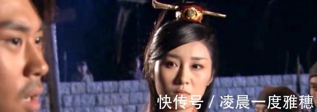 关胜#水浒传此人不但身份比柴进高贵,而且武艺高,躲过花荣射来的箭