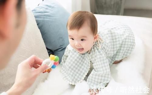 小宝宝|小宝宝什么时候才能听懂大人说话?这个月龄,父母就要“慎言”了