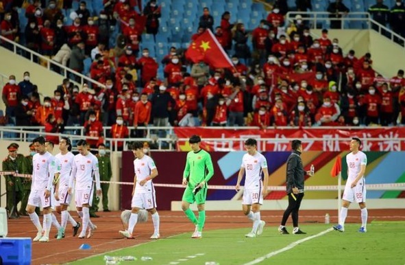 解散|0-2!0-2!国足苦主宣布解散国家队,8战0胜,越南1胜7负却不垫底