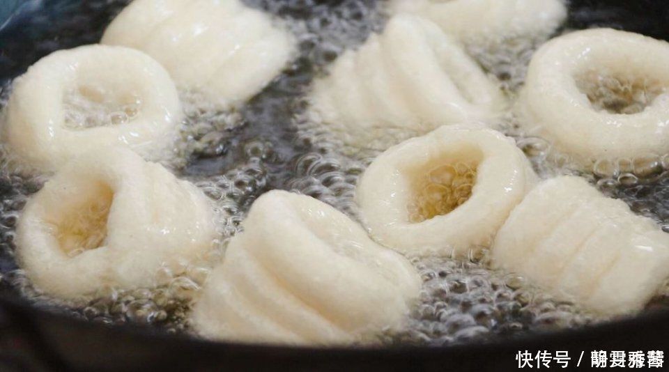 白糖和糯米粉还能这么吃，第一次吃就吃上瘾了，外酥里糯