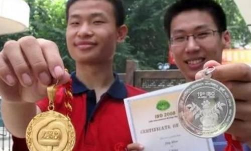 板书@北大“韦神”再次走红,板书好似视觉盛宴,老师都表示称赞