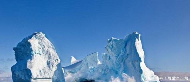 当年泰坦尼克号是被冰山撞沉的,船上的人为什么不到冰山上避难呢