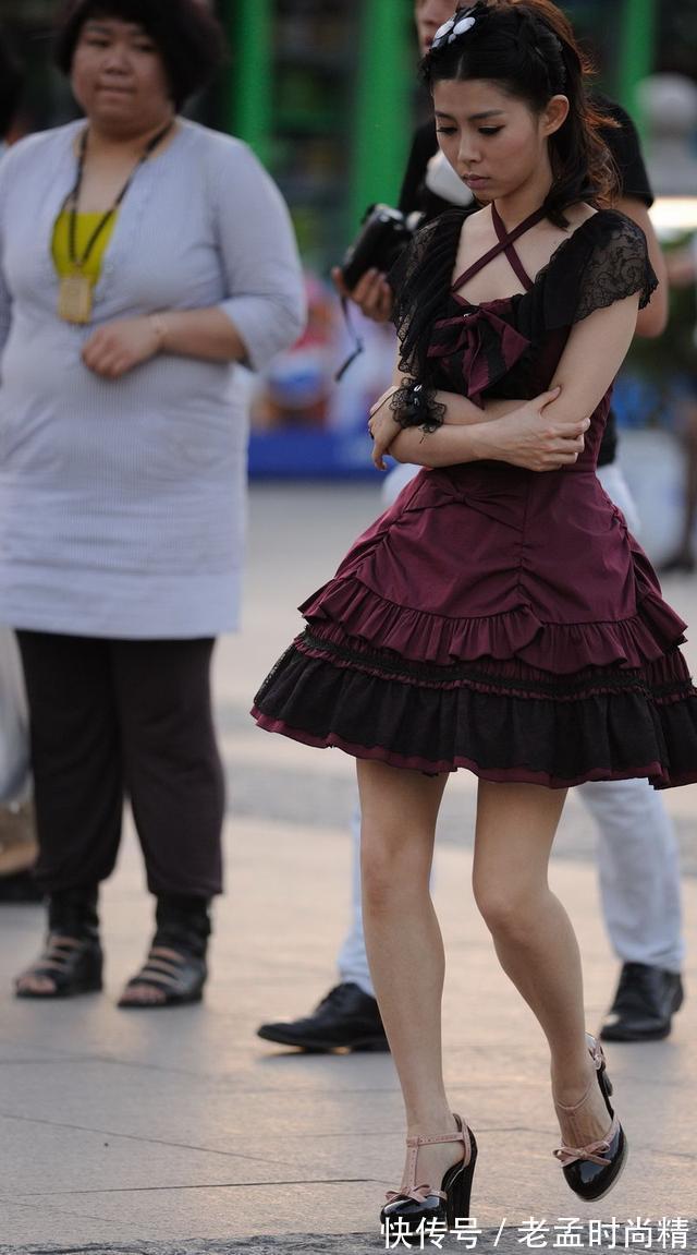 优雅|轻熟显年轻的一款优雅穿搭示范,走在街上美得让人羡慕