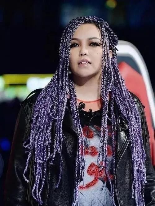 头发 发际线比较高的女生,尽量少梳这3种发型,否则发际线会上移!