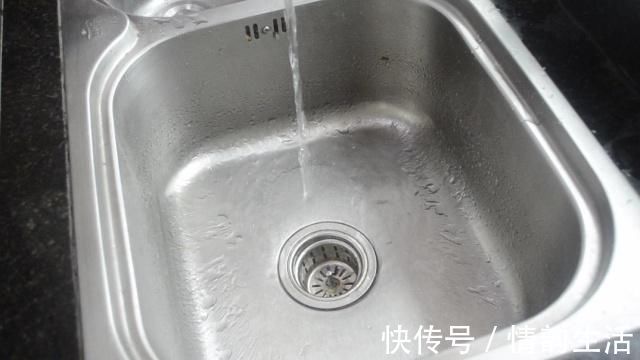 下水道|洗碗池里放一个塑料瓶,作用真厉害,我也是刚知道,尽快告诉家人