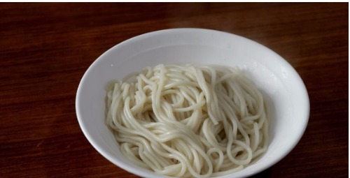 教你做一碗葱油面,吃起来劲道爽滑,好吃的关键在于葱油汁