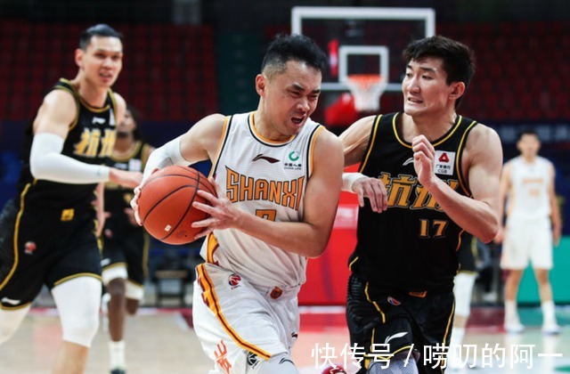 罚款|CBA三消息:联赛三强全输球、杨鸣遭罚款、广东队注册新外援