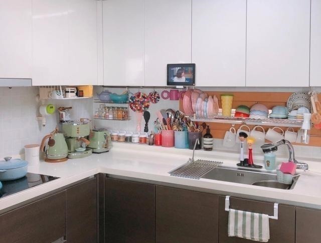 物品|韩国夫妻的家,简单精致,奉行极简主义的她,把家收拾得一尘不染!