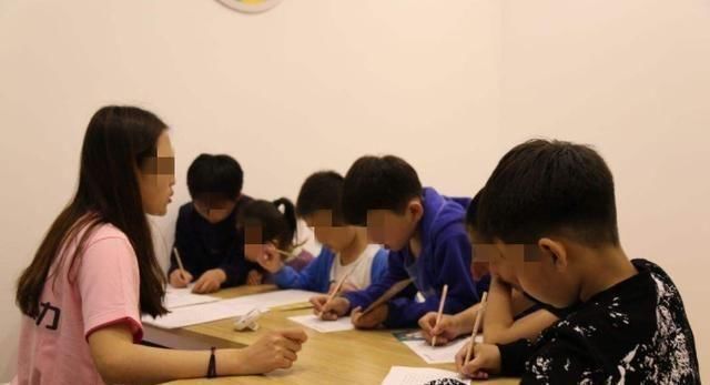 倒数第一|“请倒数第一名的家长发言”,妈妈一席话后,老师却羞愧道歉