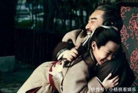 母亲|父亲上联: “幼儿岁岁添新衣”, 神童巧对下联, 母亲拍手叫好!