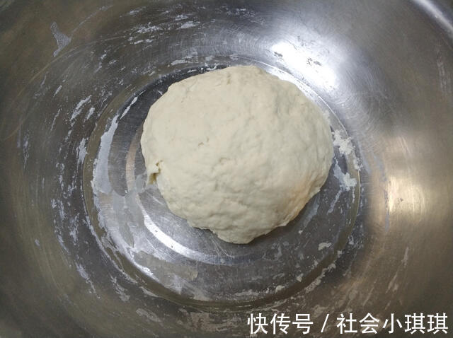 黑芝麻|两勺芝麻酱、一碗面粉，教你在家做麻酱烧饼，学会不用再去买了