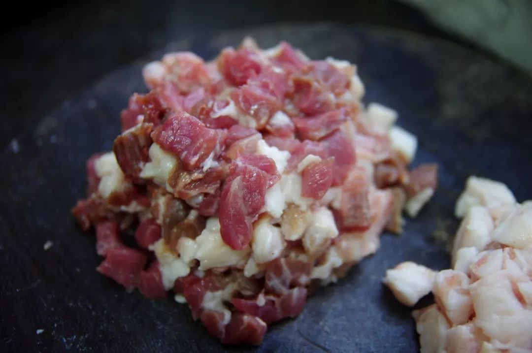 只有山东人这样蒸包子,大块白菜大块肉,吃起来爽快又清新