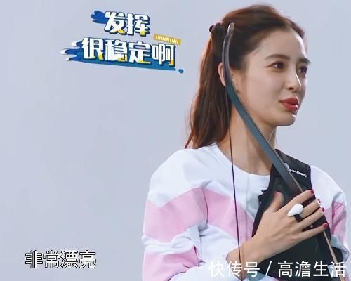 坤坤|跑男搜集采訪素材，baby卻對(duì)著蔡徐坤拍，看到成片，不當(dāng)站姐可惜了