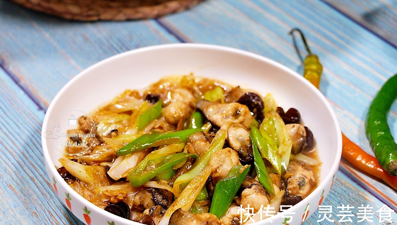 秋天的大葱，炒着吃才香，此食材一放，鲜美，秋季要吃