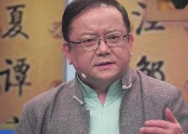 王刚|当初王刚砸碎别人2亿古董,被告法庭赔了多少说出来你可能不信