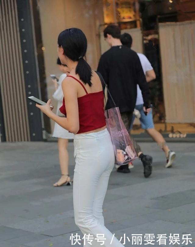 时髦|梦回当初的“喇叭裤”,时髦又遮肉,成为腿粗的“克星”!