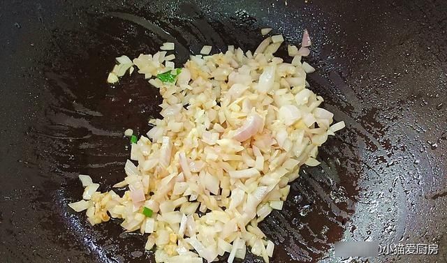 自从学会了“焦香火腿土豆”的做法，孩子天天点名要吃，特过瘾