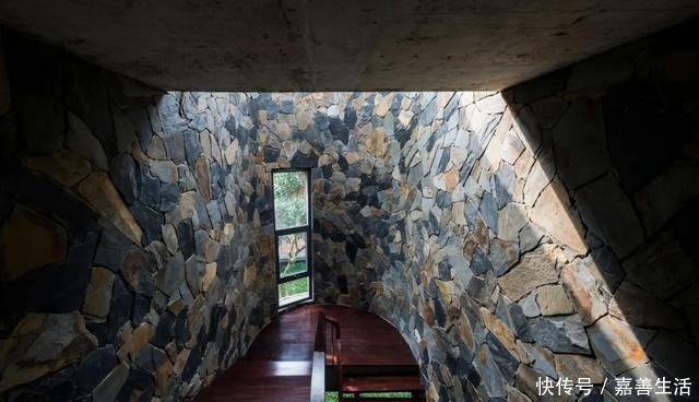 中薪|越南河内湖边民宅,土砖茅草打造的别墅!