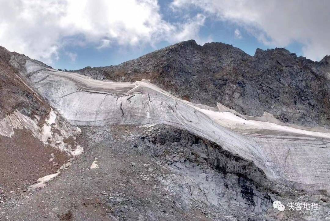 悬谷|地质专家解码四川“冰雪”：地理优势造就滑雪场 冰川“割裂”出美景｜“热”雪四川?