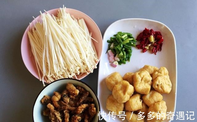 3样食材巧搭配,扔进砂锅炖一炖,汤鲜味美,一大锅连汁都不剩!