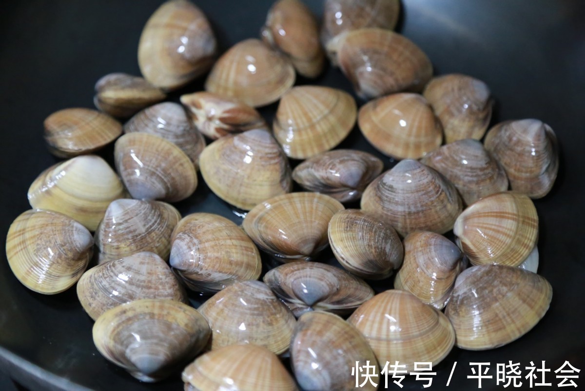 味道|鸡蛋羹吃腻了，换一种新鲜的吃法，加入海鲜，味道鲜美又嫩滑