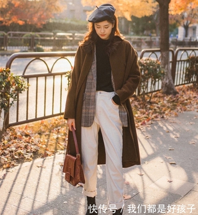 猫姐 最近火了一种穿搭叫:大衣+直筒裤,过年回家这么穿,高级显气质