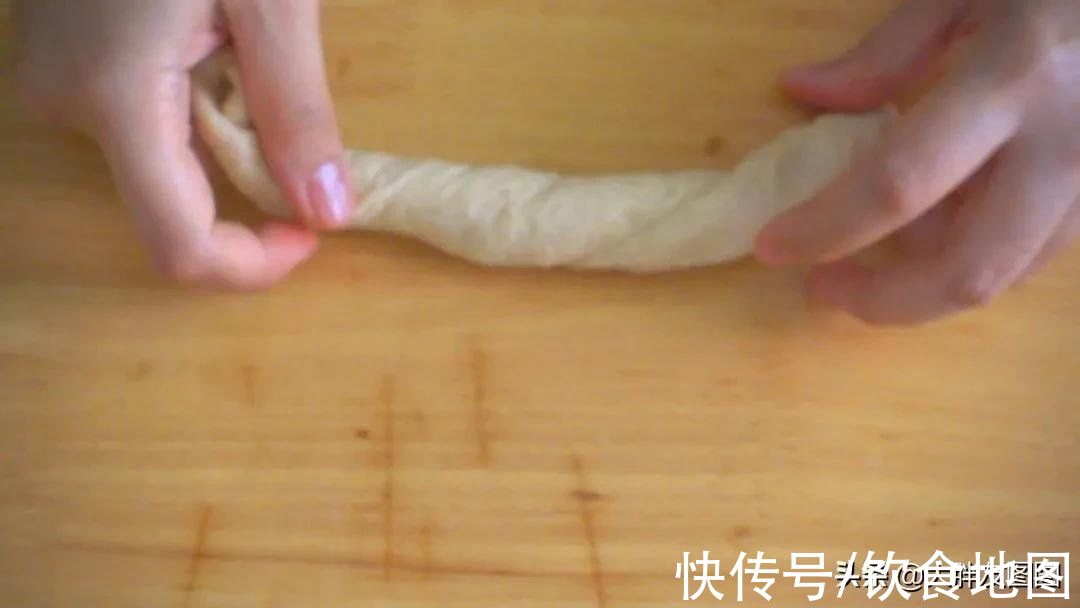 揭秘！芝麻卷面包的做法，太简单了，外脆里松，不用再出去买