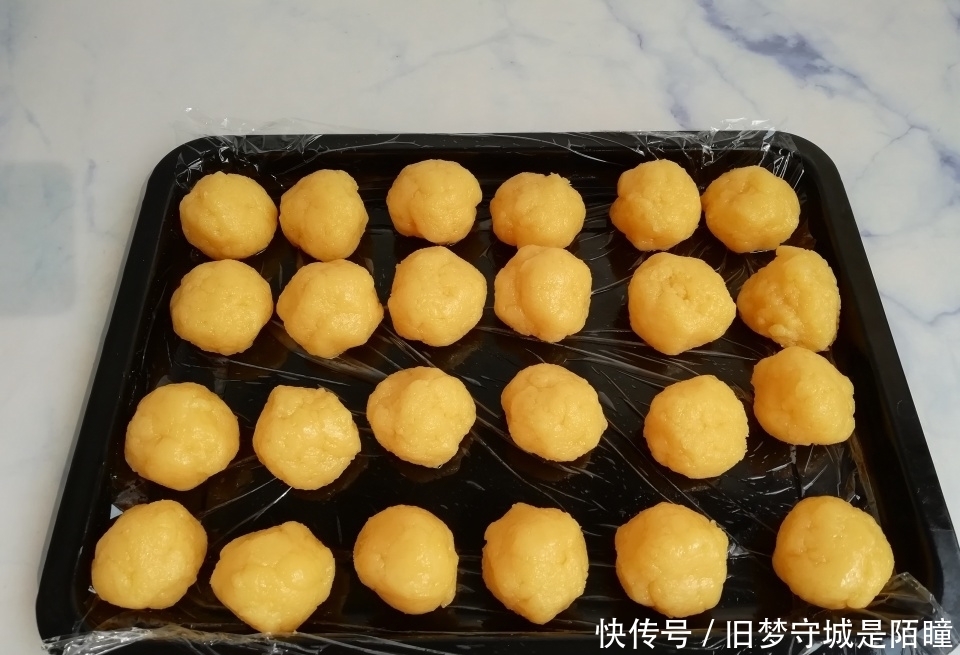 教你做|教你做孩子爱吃的奶黄包,香甜松软,奶香浓郁,一顿3个不够吃!