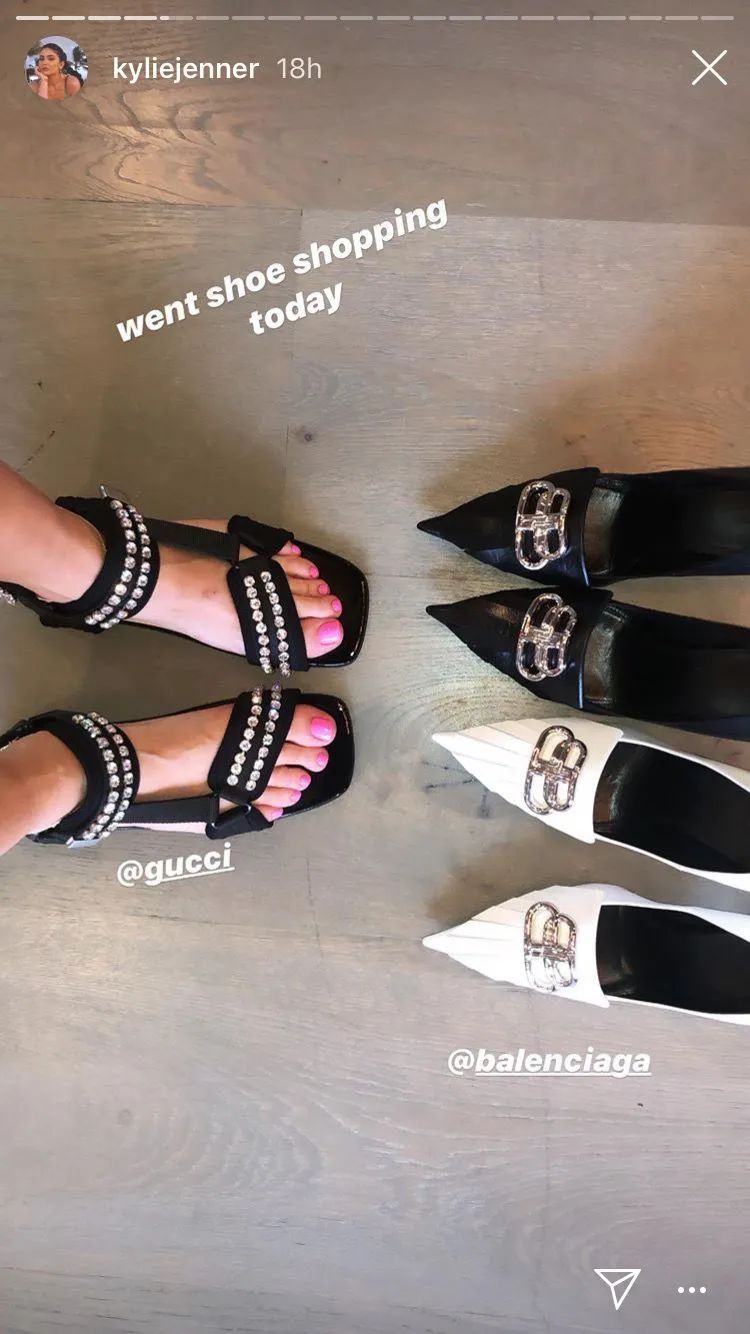 s凉鞋砍男术，男生都爱这样穿凉鞋的女生｜夏日凉鞋集合