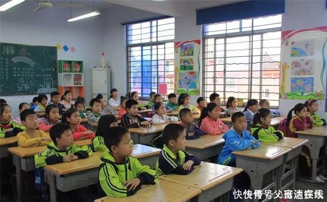 柯女士|爸爸姓付,妈妈姓柯,给三胞胎取的名字,老师点名时脸都红了