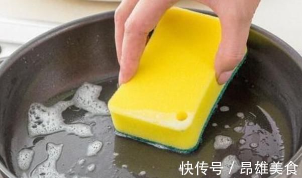 这样洗碗等于“吃毒”!3个错误洗碗习惯,多数家庭一直在犯!